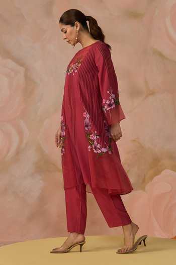Kahani Lush_Pink Cotton Round Neck Hand Embroidered Textured Kurta And Pant Set _Online_at_Aza_Fashions