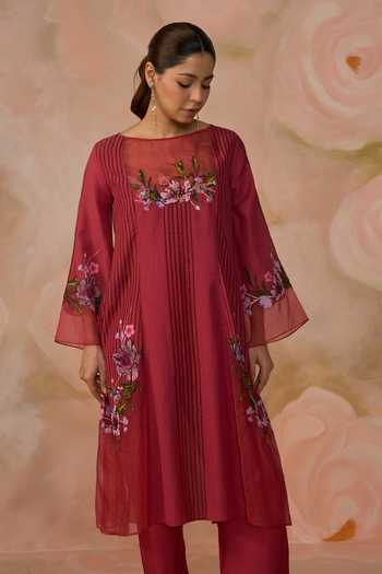 Buy_Kahani Lush_Pink Cotton Round Neck Hand Embroidered Textured Kurta And Pant Set _Online_at_Aza_Fashions