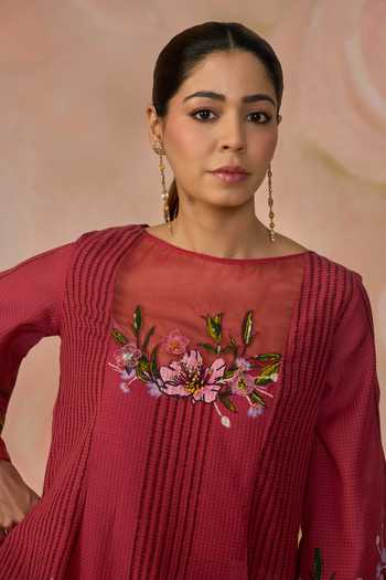 Kahani Lush_Pink Cotton Round Neck Hand Embroidered Textured Kurta And Pant Set _at_Aza_Fashions