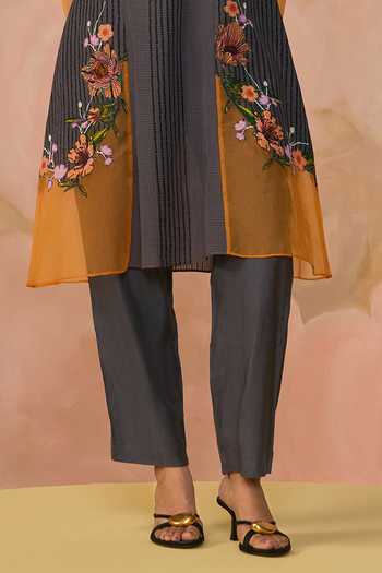 Kahani Lush_Grey Cotton Round Neck, Yes Hand Embroidered Kurta Set _Online_at_Aza_Fashions