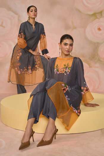 Buy_Kahani Lush_Grey Cotton Round Neck, Yes Hand Embroidered Kurta Set _Online_at_Aza_Fashions