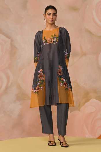 Shop_Kahani Lush_Grey Cotton Round Neck, Yes Hand Embroidered Kurta Set _Online_at_Aza_Fashions