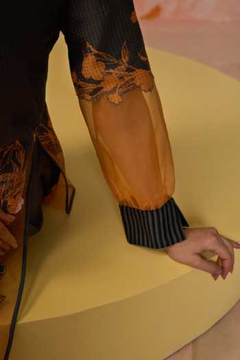 Kahani Lush_Grey Cotton Split V-neck, Yes Hand Embroidered Kurta Set _Online_at_Aza_Fashions