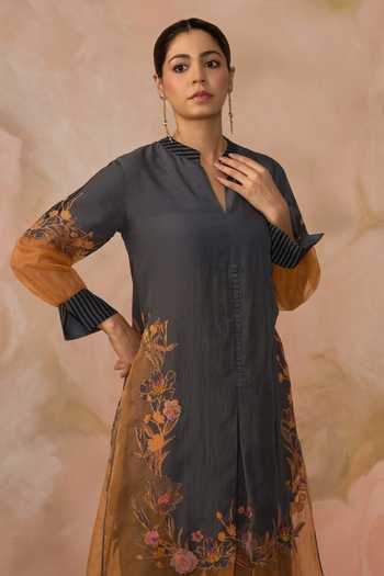 Buy_Kahani Lush_Grey Cotton Split V-neck, Yes Hand Embroidered Kurta Set _Online_at_Aza_Fashions