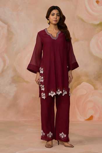 Kahani Lush_Wine Chanderi V-neck, Yes Hand Embroidered Kurta And Pant Set _Online_at_Aza_Fashions