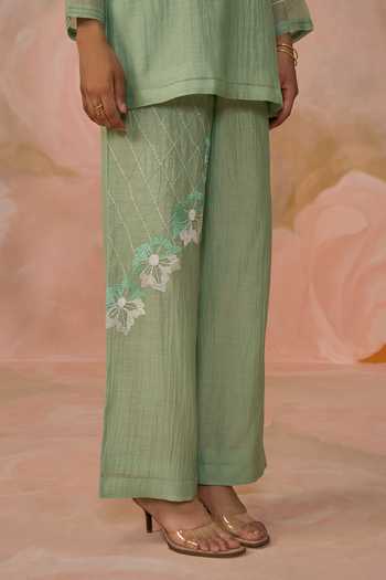 Kahani Lush_Green Chanderi Round Neck, Yes Hand Embroidered Kurta And Pant Set _at_Aza_Fashions