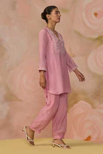 Buy_Kahani Lush_Pink Silk, Cotton V-neck, Yes Hand Embroidered Kurta And Pant Set _Online_at_Aza_Fashions