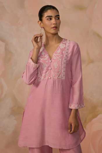Kahani Lush_Pink Silk, Cotton V-neck, Yes Hand Embroidered Kurta And Pant Set _at_Aza_Fashions