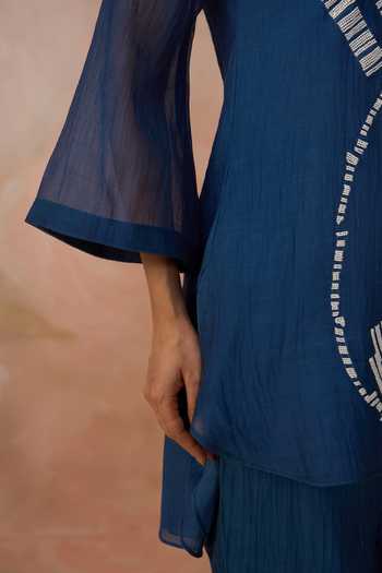 Kahani Lush_Blue Chanderi Round Neck, Yes Hand Embroidered Kurta And Pant Set _at_Aza_Fashions