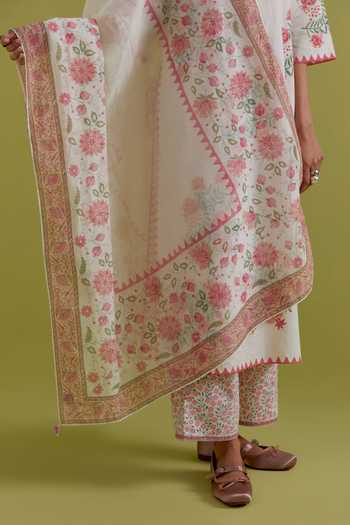 Shop Upavita Off White Cotton, Chanderi Round Neck, Yes Floral Print Kurta Set Shop_Upavita_Off White Cotton, Chanderi Round Neck, Yes Floral Print Kurta Set