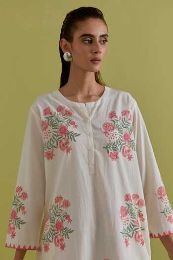 Upavita_Off White Cotton, Chanderi Round Neck, Yes Hand Block Print Kurta Set _at_Aza_Fashions