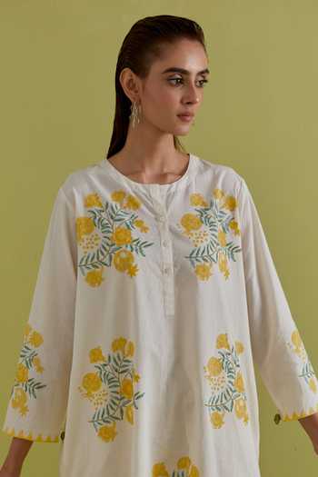 Upavita Off White Cotton, Chanderi Round Neck Hand Block Print Kurta Set at Aza Fashions Upavita_Off White Cotton, Chanderi Round Neck Hand Block Print Kurta Set _at_Aza_Fashions