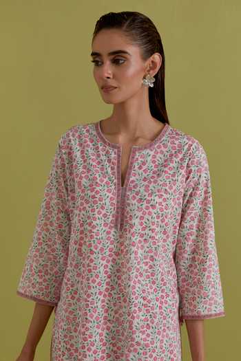 Shop_Upavita_Pink Cotton, Chanderi Round Neck Floral Block Print Kurta Set _Online_at_Aza_Fashions