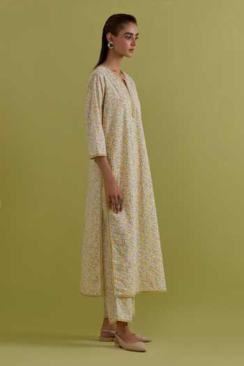 Upavita_Green Cotton, Chanderi Round Neck Floral Hand Block Print Kurta Set _Online_at_Aza_Fashions