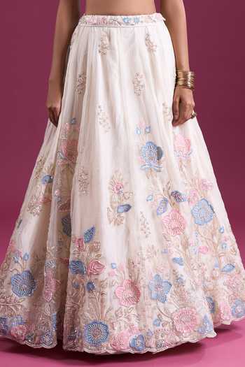Samyukta Singhania_Cream Tissue Sweetheart Neck Sequins Embroidered Lehenga Set _at_Aza_Fashions