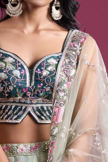 Buy_Samyukta Singhania_Green Net Sweetheart Neck Sequinned And Zari Embroidered Lehenga Set 