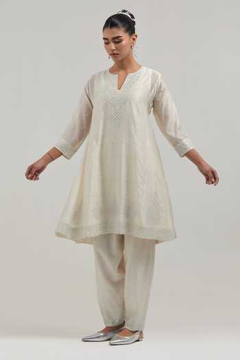 Buy_Kora_Off White Silk, Chanderi, Cotton Split V-neck Kurta Set _Online_at_Aza_Fashions