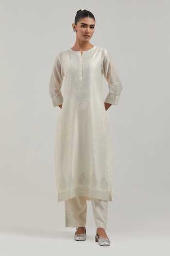 Buy_Kora_Off White Silk, Chanderi, Cotton Round Neck Kurta Set _Online_at_Aza_Fashions