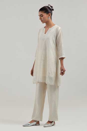 Buy_Kora_Off White Silk, Chanderi, Cotton Round Neck Sequin Work Kurta Set 