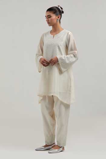 Buy_Kora_Off White Silk, Chanderi, Cotton Round Neck Embroidered Kurta Set _Online_at_Aza_Fashions