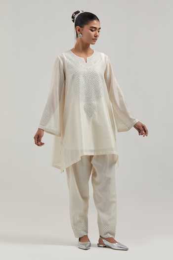 Buy_Kora_Off White Silk, Chanderi, Cotton Round Neck Embroidered Kurta Set 