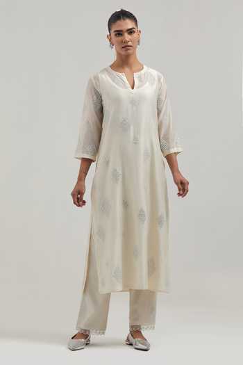 Kora_Off White Silk, Chanderi, Cotton Split V-neck Kurta Set _Online_at_Aza_Fashions