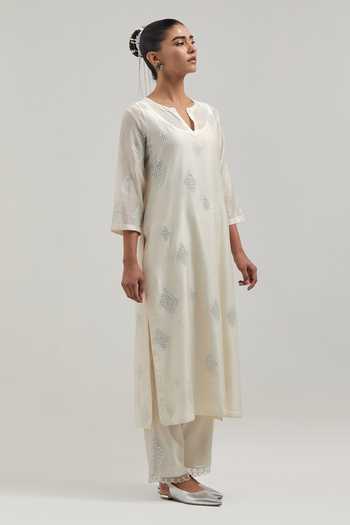 Buy_Kora_Off White Silk, Chanderi, Cotton Split V-neck Kurta Set _Online_at_Aza_Fashions