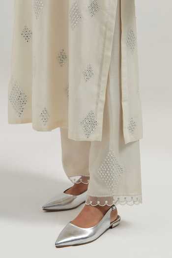 Shop_Kora_Off White Silk, Chanderi, Cotton Split V-neck Kurta Set _Online_at_Aza_Fashions