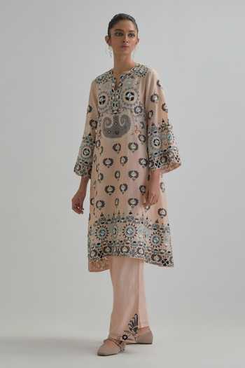 Kora_Pink Silk, Chanderi, Cotton Split V-neck Floral Motif Kurta Set _Online_at_Aza_Fashions