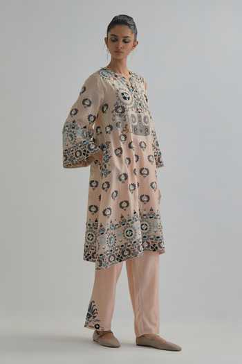 Buy_Kora_Pink Silk, Chanderi, Cotton Split V-neck Floral Motif Kurta Set _Online_at_Aza_Fashions