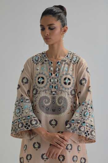 Buy_Kora_Pink Silk, Chanderi, Cotton Split V-neck Floral Motif Kurta Set 