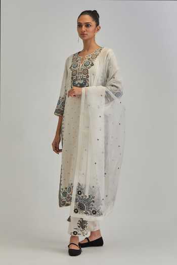 Buy_Kora_Off White , Chanderi, Cotton, Organza Split V-neck Kurta Set _Online_at_Aza_Fashions