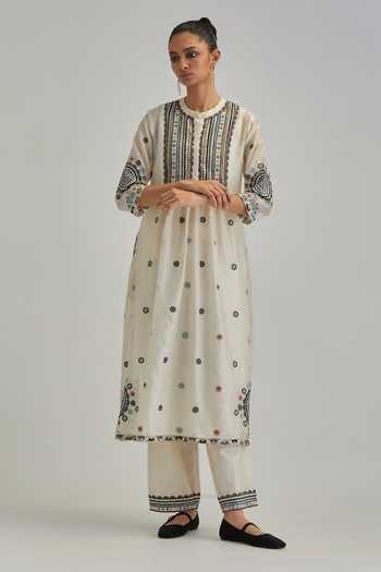 Buy_Kora_Off White Silk, Chanderi, Cotton Mandarin Collar, Embroidered Kurta And Pant Set _Online_at_Aza_Fashions