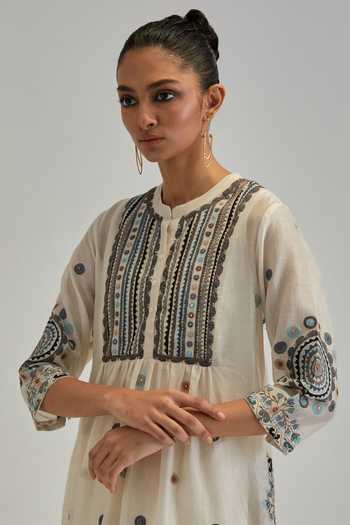 Buy_Kora_Off White Silk, Chanderi, Cotton Mandarin Collar, Embroidered Kurta And Pant Set 