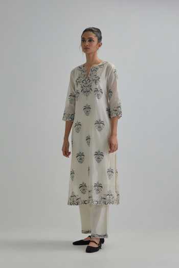 Kora_Off White , Chanderi, Cotton, Organza Floral Butti Pattern Kurta Set _Online_at_Aza_Fashions