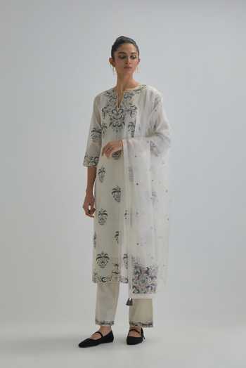 Buy_Kora_Off White , Chanderi, Cotton, Organza Floral Butti Pattern Kurta Set _Online_at_Aza_Fashions