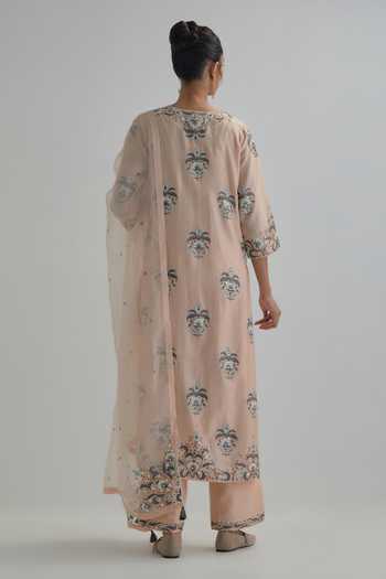 Kora_Pink , Chanderi, Cotton, Organza Round Neck, Yes Embroidered Kurta Set _Online_at_Aza_Fashions