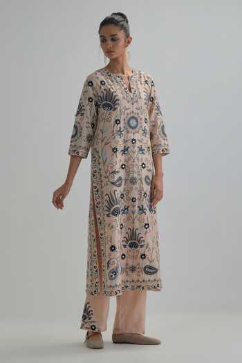Kora_Pink , Chanderi, Cotton, Organza Split V-neck Applique Kurta Set _Online_at_Aza_Fashions