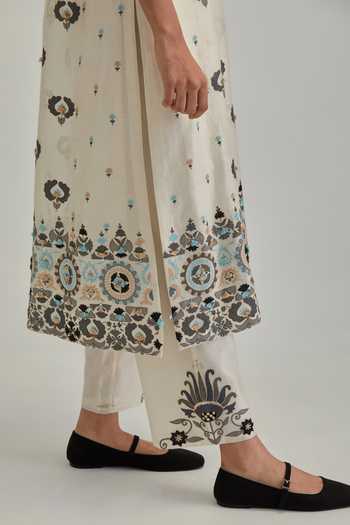 Kora_Off White , Chanderi, Cotton, Organza Split V-neck, Yes Kurta Set _Online_at_Aza_Fashions