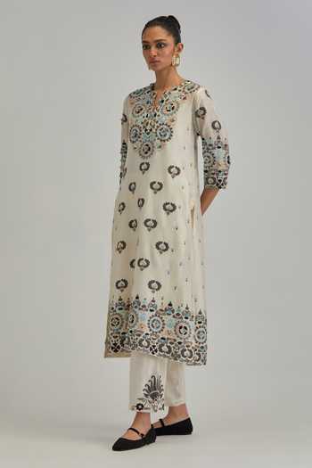Shop_Kora_Off White , Chanderi, Cotton, Organza Split V-neck, Yes Kurta Set _Online_at_Aza_Fashions