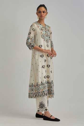 Kora_Off White , Chanderi, Cotton, Organza Split V-neck, Yes Kurta Set _at_Aza_Fashions