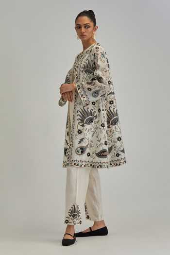 Buy_Kora_Off White Silk, Chanderi Round Neck Floral Pattern Jacket Pant Set _Online_at_Aza_Fashions