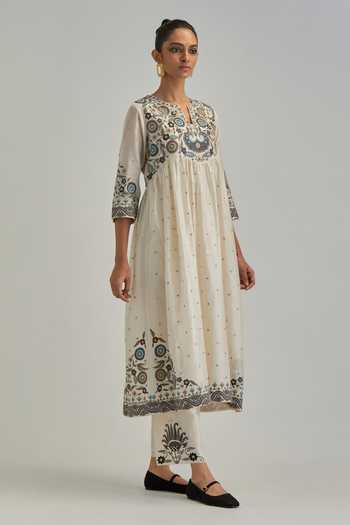 Shop Kora Off White , Chanderi, Cotton, Organza Split V-neck Anarkali Set Online at Aza Fashions Shop_Kora_Off White , Chanderi, Cotton, Organza Split V-neck Anarkali Set _Online_at_Aza_Fashions