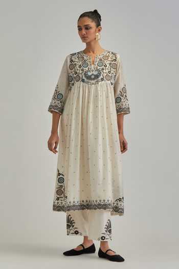 Kora Off White , Chanderi, Cotton, Organza Split V-neck Anarkali Set at Aza Fashions Kora_Off White , Chanderi, Cotton, Organza Split V-neck Anarkali Set _at_Aza_Fashions