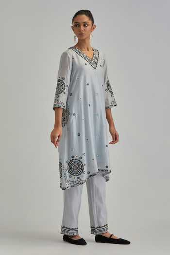 Buy_Kora_Blue Silk, Chanderi, Cotton, Organza V-neck, Yes Embroidered Kurta Set _Online_at_Aza_Fashions