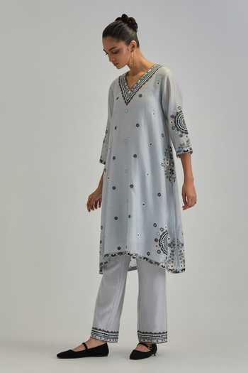 Shop_Kora_Blue Silk, Chanderi, Cotton, Organza V-neck, Yes Embroidered Kurta Set _Online_at_Aza_Fashions