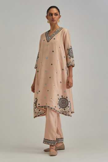 Kora_Pink , Chanderi, Cotton, Organza V-neck, Yes Embroidered Kurta Set _Online_at_Aza_Fashions