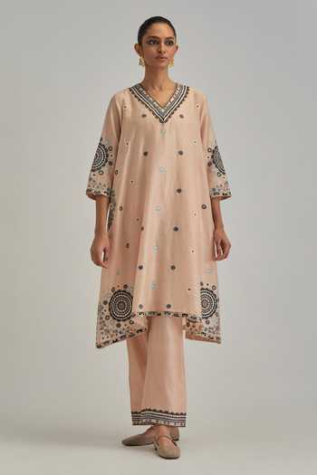 Shop_Kora_Pink , Chanderi, Cotton, Organza V-neck, Yes Embroidered Kurta Set _Online_at_Aza_Fashions