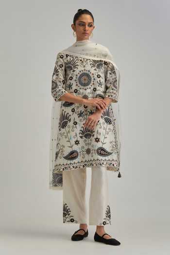 Shop_Kora_Off White , Chanderi, Cotton, Organza Split Floral Pattern Kurta Set _Online_at_Aza_Fashions