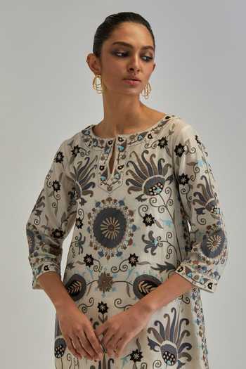 Kora_Off White , Chanderi, Cotton, Organza Split Floral Pattern Kurta Set _at_Aza_Fashions